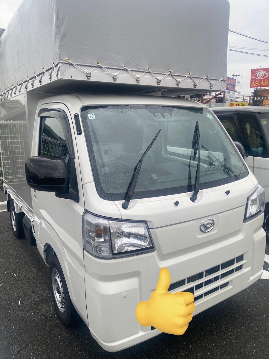 ryuryu227's tweet photo. 今年も後1ヶ月とちょっと

人も増え、車も増え、
毎年少しずつだが大きくなっていってる

今年は人も増えたとおもっら、辞める人も多くてあまり変わらなかった。
その分色んな仕事が増えた
毎年なにか１つでもプラスが有ればOK
どんな仕事も良いも悪いもあるけど、
頑張ることに意味がある。 https://t.co/o59etSTW28