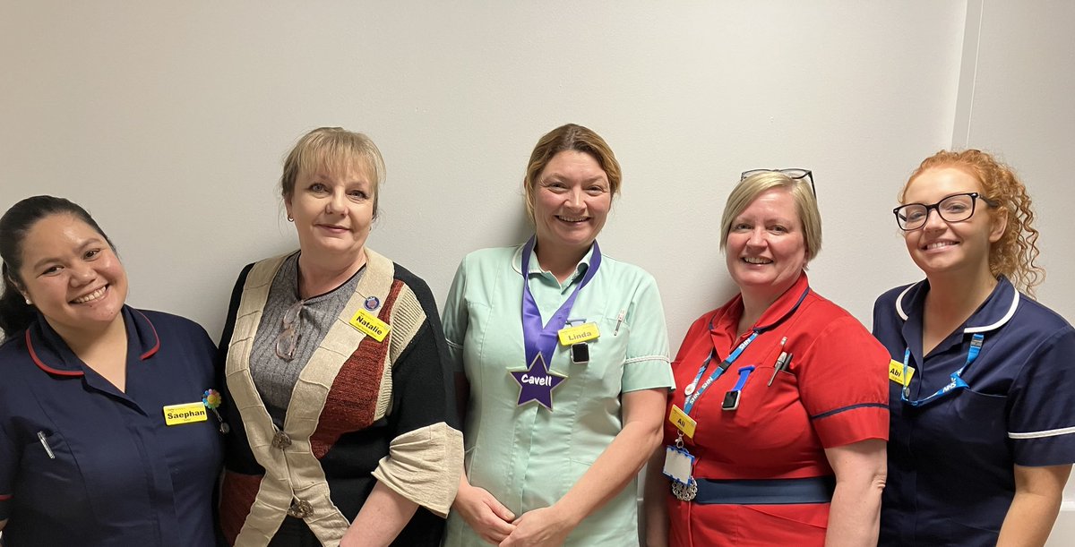 How lovely to present Linda with her Cavell Star award during HCSW week - Linda’s nomination demonstrated her care, compassion and clinical professionalism Plus the support that she gives to the other members of the Virtual ward team 👏💜👏
<a href="/GEHNHSnews/">George Eliot Hospital NHS Trust</a> <a href="/GEH_HCA/">GEH-HCA</a> <a href="/CavellCharity/">Cavell</a>