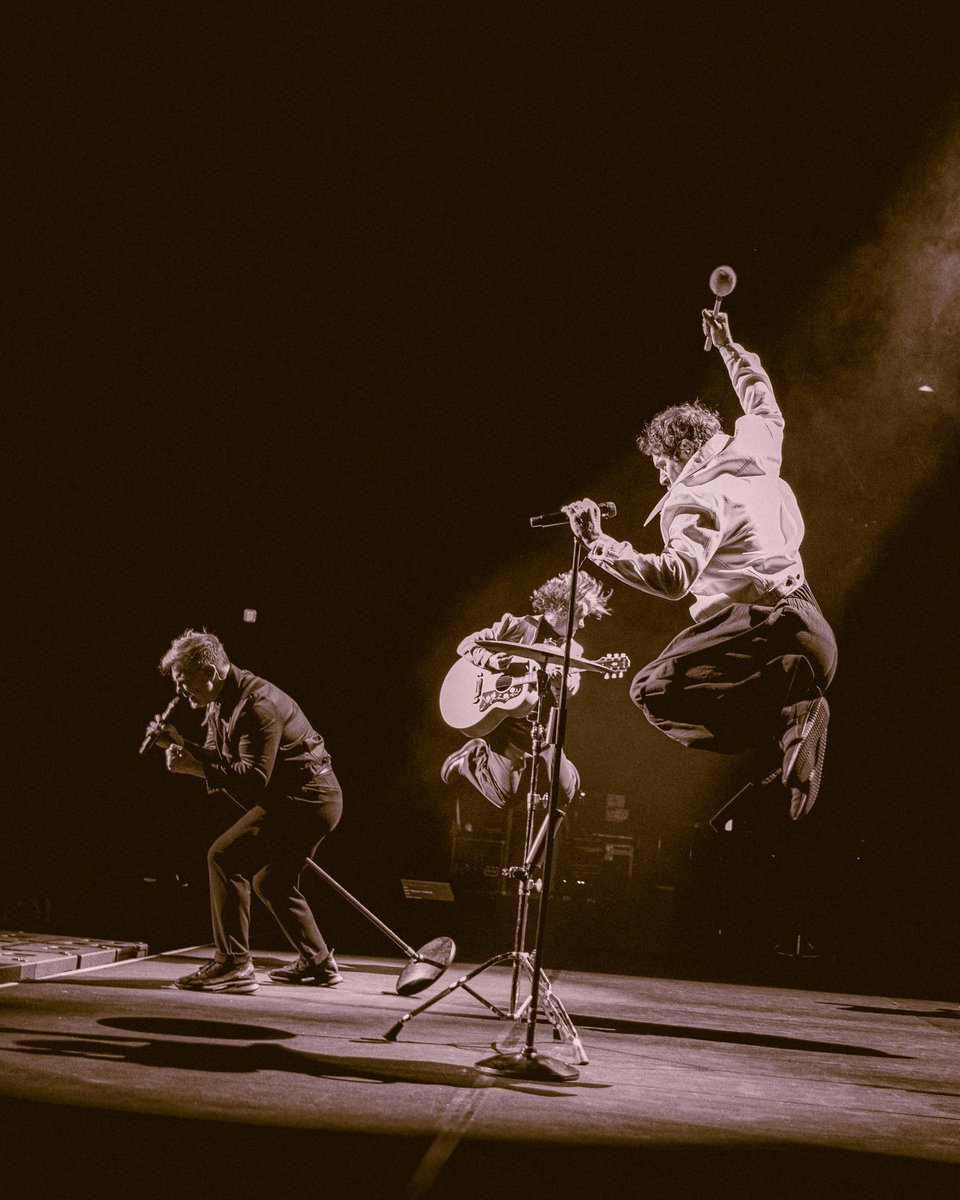 takethat's tweet image. This Life On Tour finishes in Tokyo, Japan 🇯🇵 What a wonderful tour it has been. You guys are the best!!!! Thank you with all our hearts for making it so special 💙💙💙 #ThisLifeOnTour