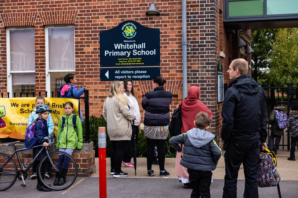 85% of people in England support active travel and would like to do more. Today, we’ve released new guidance for councils to help them design more school streets, which make walking and cycling to school safer and more enjoyable for all 👩‍🦽🚲🚶‍♂️
Learn more: gov.uk/government/new…
