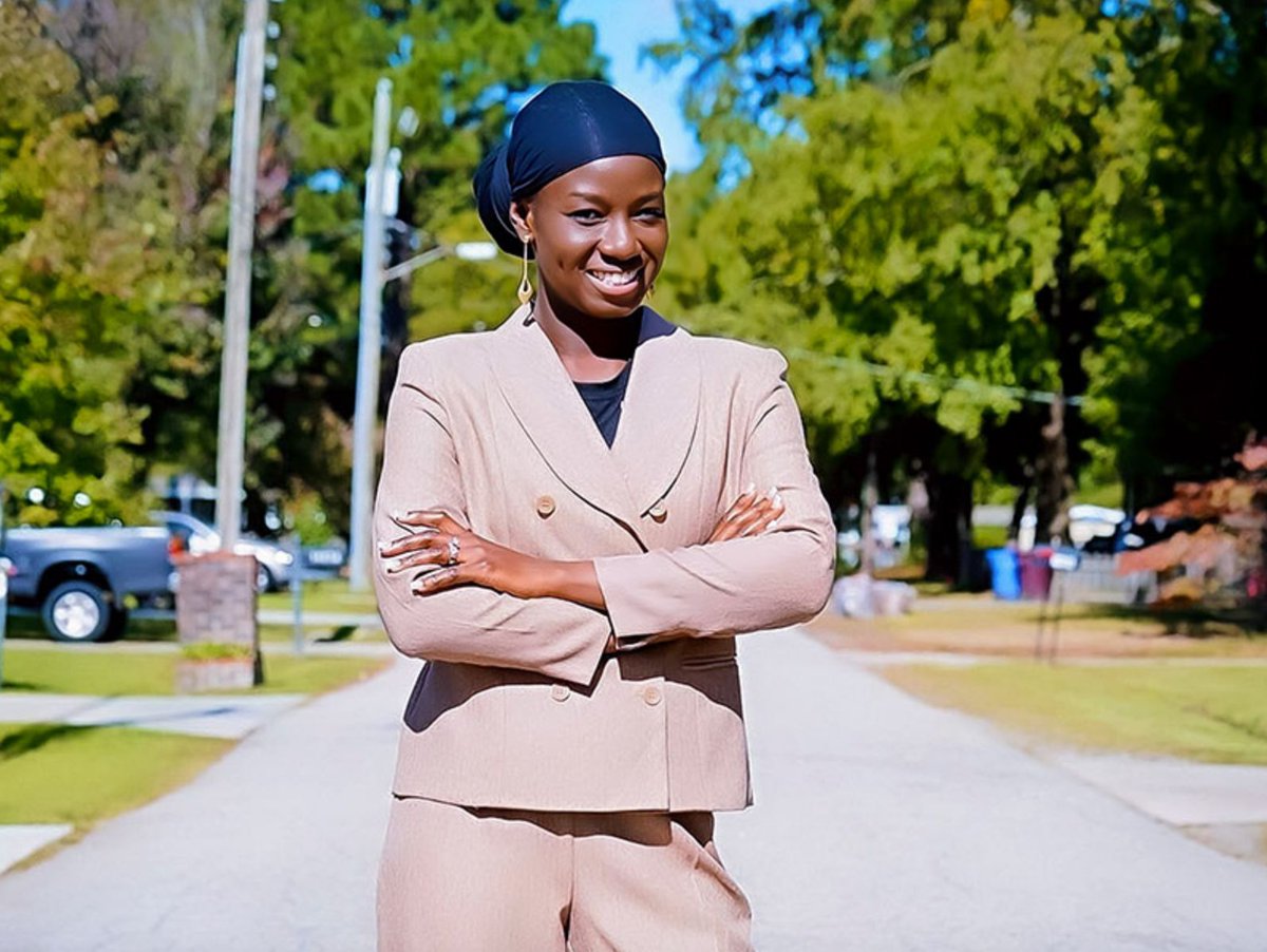 ODU_MBA's tweet photo. At ODU, Safiou Olossoumare '24 found the flexibility to succeed while serving her country and supporting her family. Monarchs lead with purpose! 🎓🇺🇸. 
Link here: https://t.co/ABqdY8BBZ3  
#ODUGlobal #ODUGrad #Monarch https://t.co/7XDRxCumLK