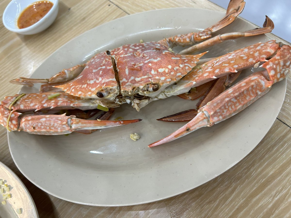 inoueqd's tweet image. 蒸したワタリガニ300g🦀🇻🇳😆
#NhaHangBeMan #Seefood #danang #Vietnam