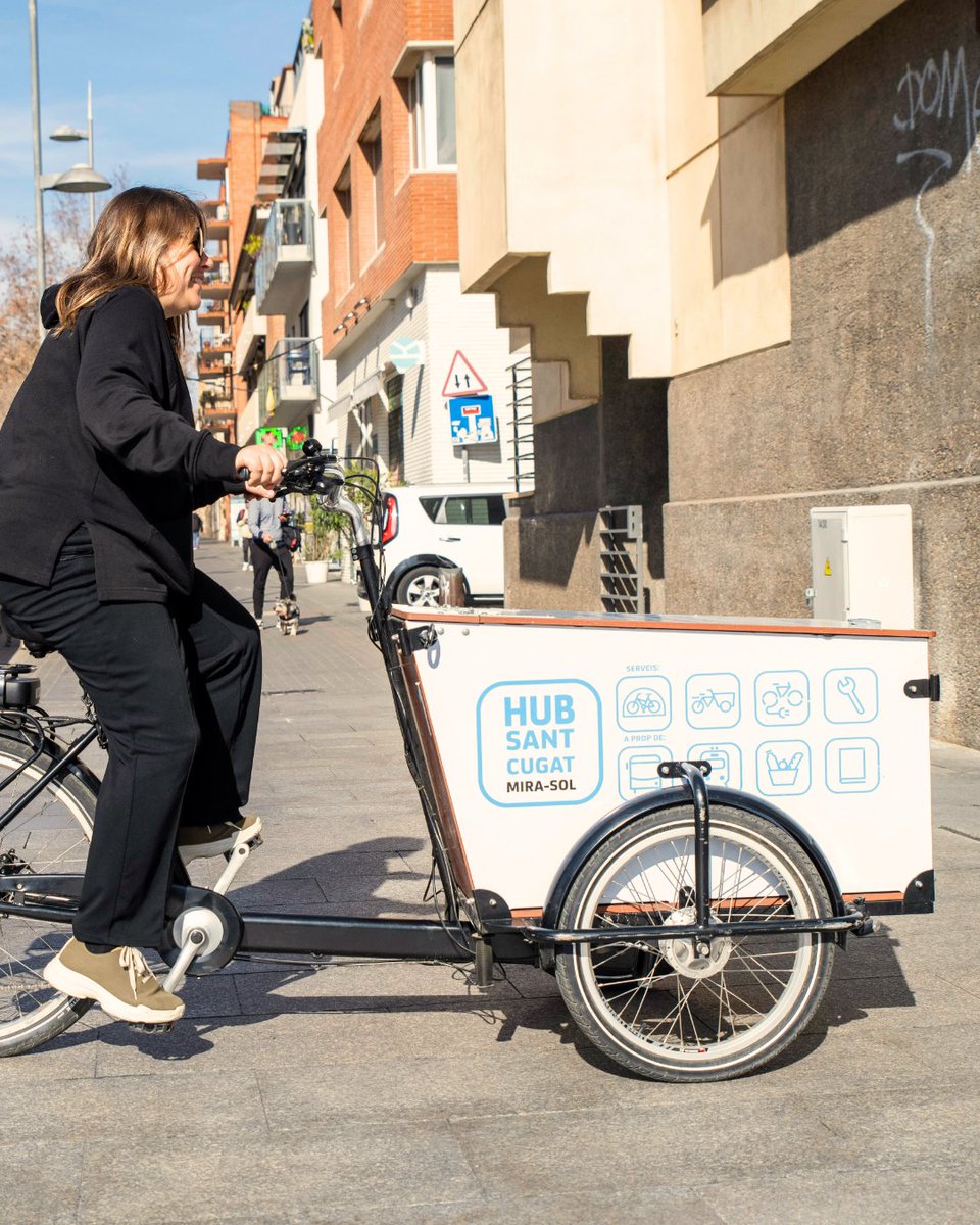bicicletaAMB's tweet photo. Sabies que❓
Els #cicles són vehicles de dues o més rodes propulsats exclusiva o principalment per la persona que el condueix mitjançant la utilització de #pedals
Per tant, són cicles:
✅Les bicis
✅Les bicis elèctriques
✅Els tricicles de càrrega i de passatgers
#EnbiciAMBtothom https://t.co/hHBErbubbB