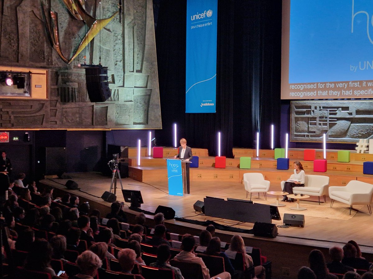 🎉 « Aujourd'hui, nous célébrons les 100 ans de la 1ère déclaration des #droitsdelenfant, les 35 ans de la Convention Internationale des Droits de l'Enfant et les 60 ans de l'<a href="/UNICEF_france/">UNICEF France</a>. Un bel hommage à l'enfance ! » <a href="/AdelineHazan/">Adeline Hazan</a> donne le coup d'envoi de #HopeByUnicef