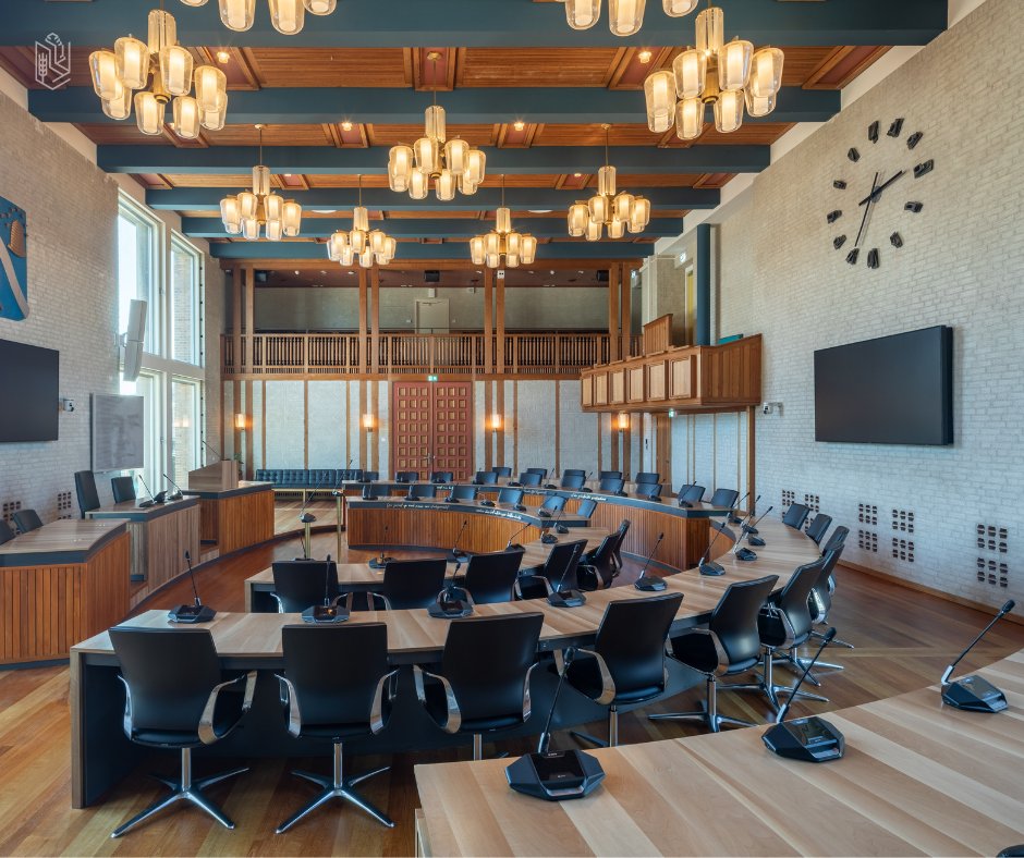 Vanavond 19/11 vanaf 19 u is er Politieke Markt in t stadhuis.

De gemeenteraad vergadert wo 20 november vanaf 19.30 uur.  
Op de agenda o.a.:
⏺️aankoop bioscoop

Je bent van harte welkom!☕

Kijk voor de agenda's op hengelo.nl/bestuursagenda

#welkom #politiek #locatiestadhuis