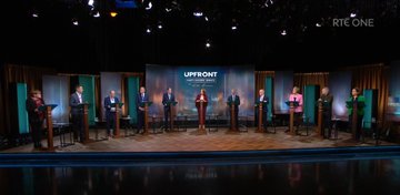 nwl88444048's tweet image. On the left is RTE's flagship #GE2020 leaders debate, with the presenter in the front of them all. On the right is last night when the presenter decided to put her podium in the middle giving most limelight to Micheal Martin, Simon Harris &amp;amp; Roderic O'Gorman (€725m bailers out!)