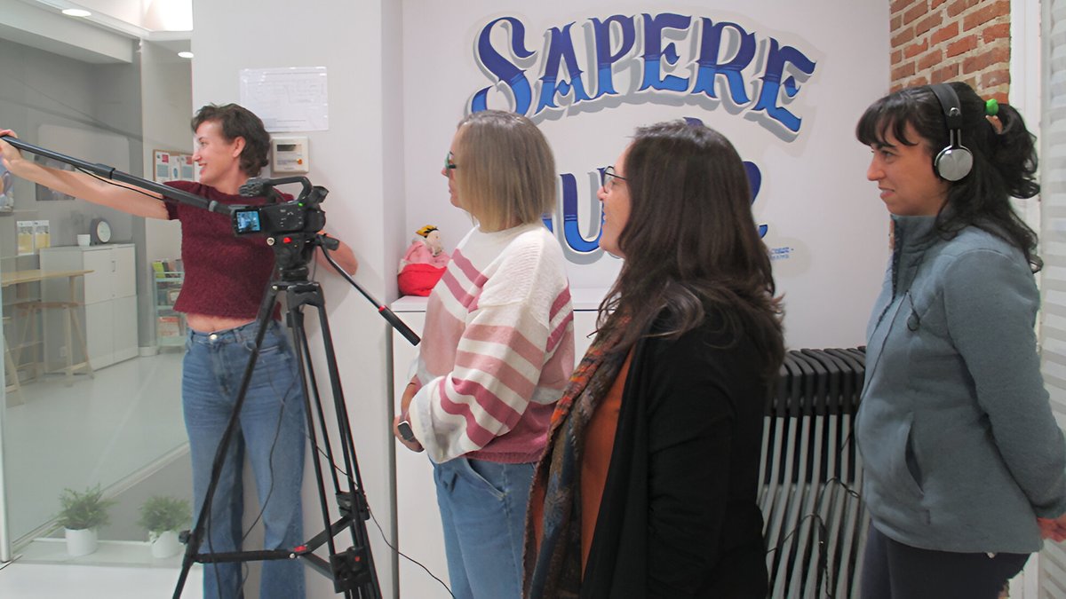 🎲 La escuela de cine infantil y juvenil #PrimerPlano ofrece el taller JUEGOS DE CINE PARA PRIMARIA.

El próximo 30/11 a las 11h en <a href="/sapiens_espacio/">Sapiens</a>   orientado a docentes de Primaria que quieran llevar al aula juegos que acerquen el cine a su alumnado.

ℹ️primerfestivaldecine.com/actividades/ju…
