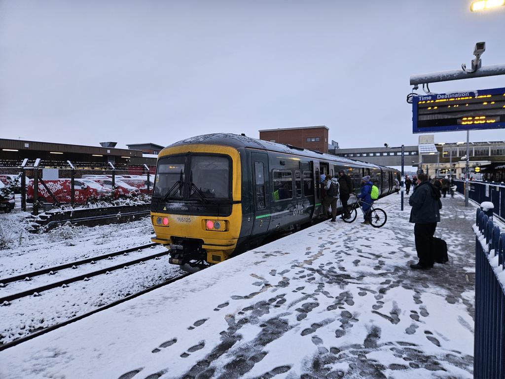 Stagecoach Banbury depot have suspended all services this morning, so I'm somehow now on a bus replacement rail service?