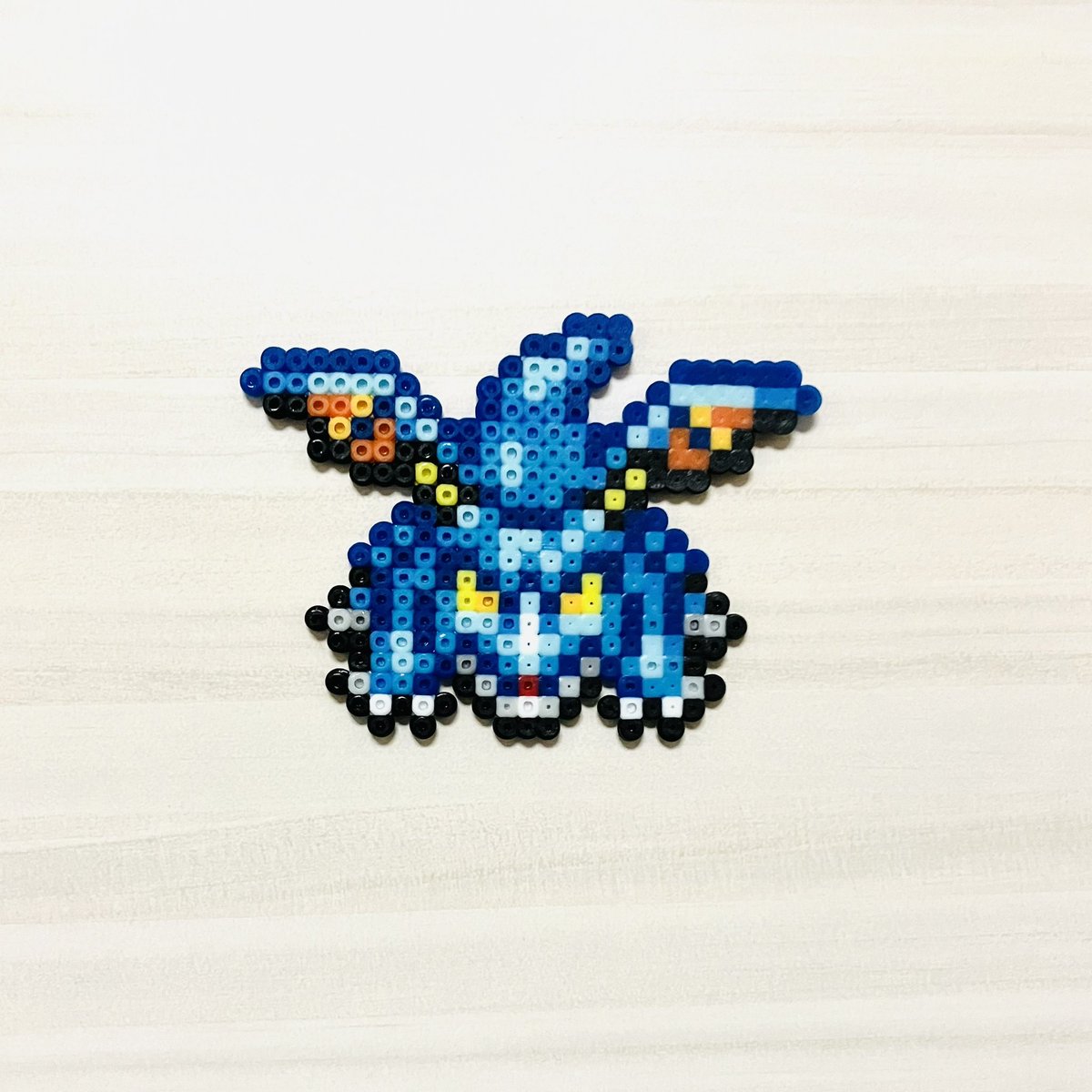 ebi_muki's tweet photo. アイロンビーズでドラクエモンスター
「ベビーニュート」

ドラクエ5初登場のモンスター。黄色のカラーリングのドラゴンキッズの方がメジャーだが、個人的にはこっちの色の方がすき。
ちなみにニュート（newt）ってイモリって意味らしい。こいつ爬虫類じゃなくて、両生類なんだ…。 https://t.co/dZEZOpufiL