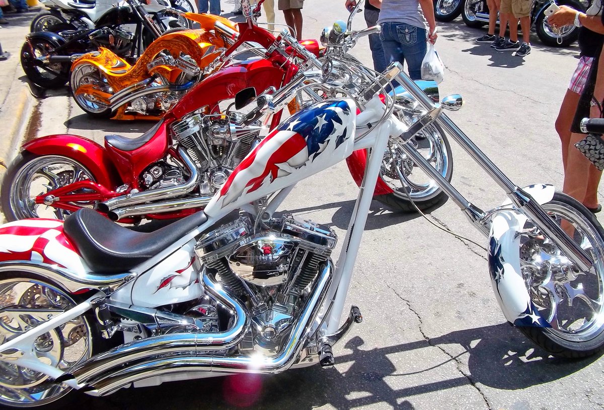 RoyLlowarch's tweet photo. Reflection of me  😎 Key West bike weekend #harleydavidson #REFLECTION #USA #KeyWest #RoyLlowarch #Choppers #bikelife #bike #motorbike #motorcycle #Florida #FloridaKeys #Motorbiking #PHOTOS https://t.co/cOhviGTpHc