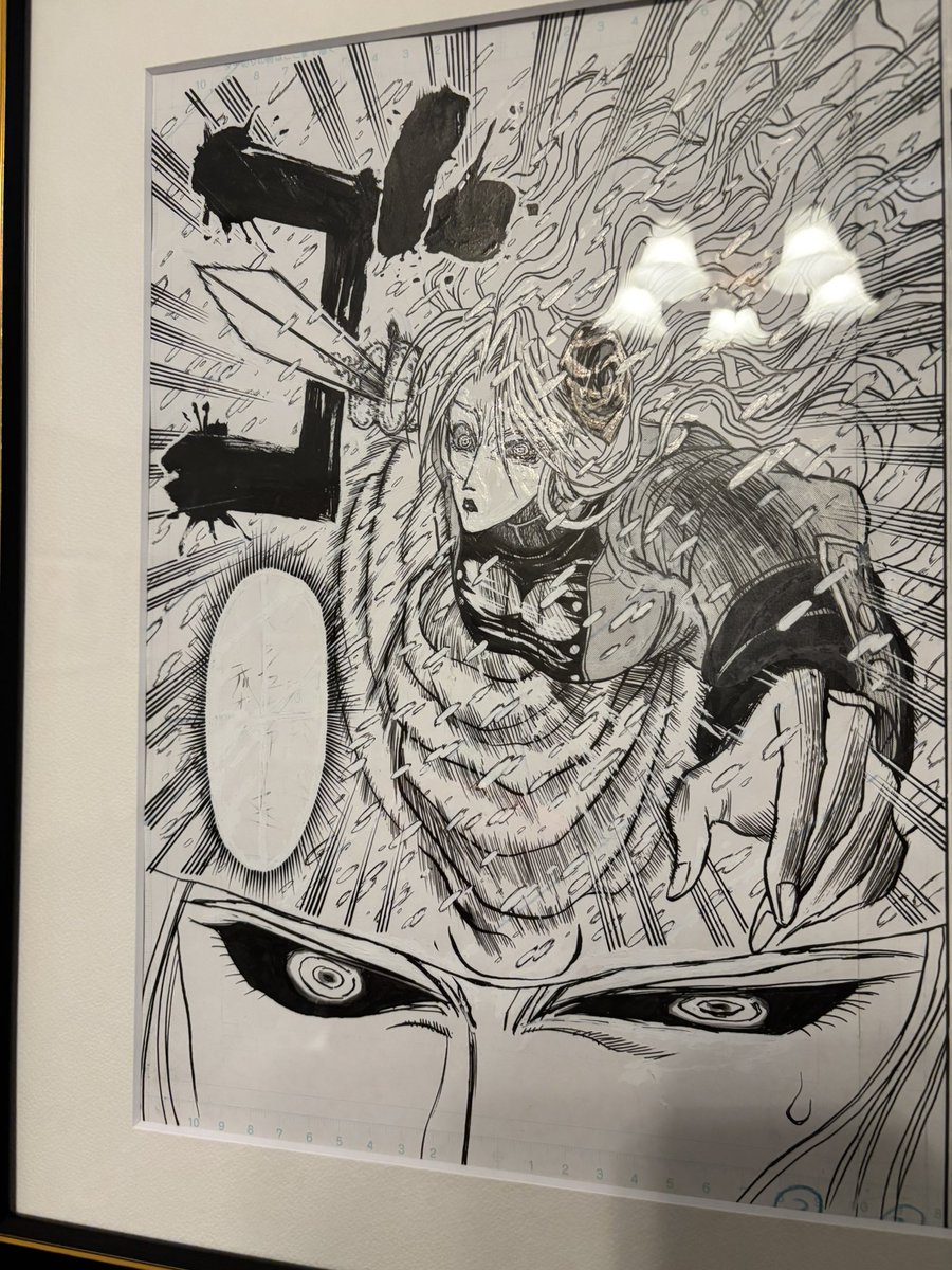 アナログの生原画って、印刷されたときに消えてしまうちょっとした色ムラやホワイトの修正痕が残っていて、それを描いていたときの漫画家さんの呼吸が聞こえる気がするのです。原画展ならではの味わいです。