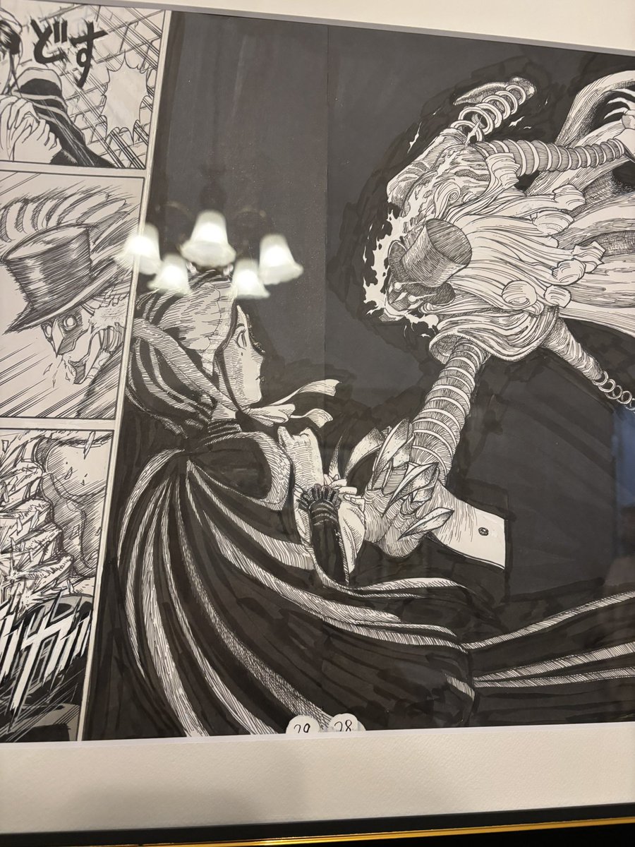 アナログの生原画って、印刷されたときに消えてしまうちょっとした色ムラやホワイトの修正痕が残っていて、それを描いていたときの漫画家さんの呼吸が聞こえる気がするのです。原画展ならではの味わいです。