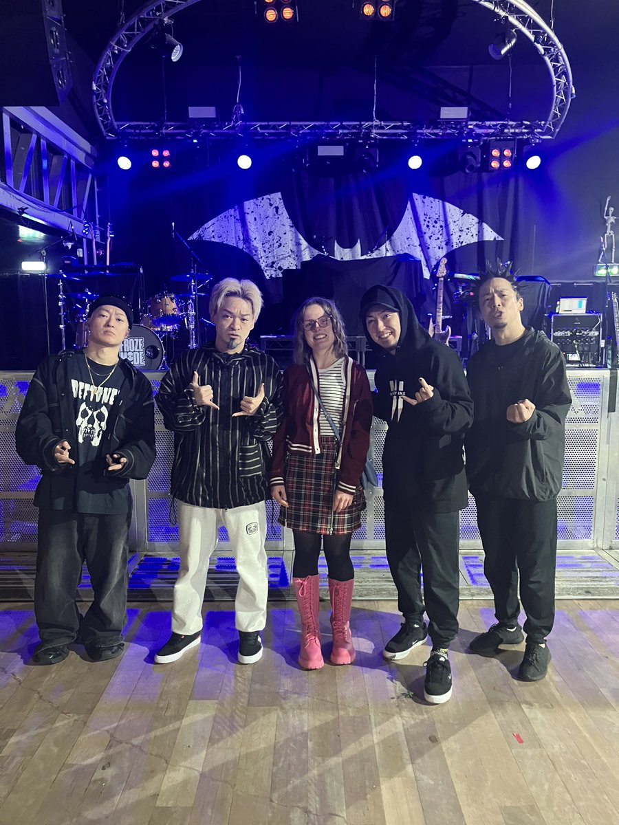 NeveCampbell17's tweet photo. SiM gig at the Glasgow garage last right was just incredible and one of the best moments of my life. I managed to get vip upgrade and got the opportunity of a lifetime of meeting SiM. They were so cool and friendly. I am still star struck and can’t believe this really happened 😊 https://t.co/lBj2BbrGWJ