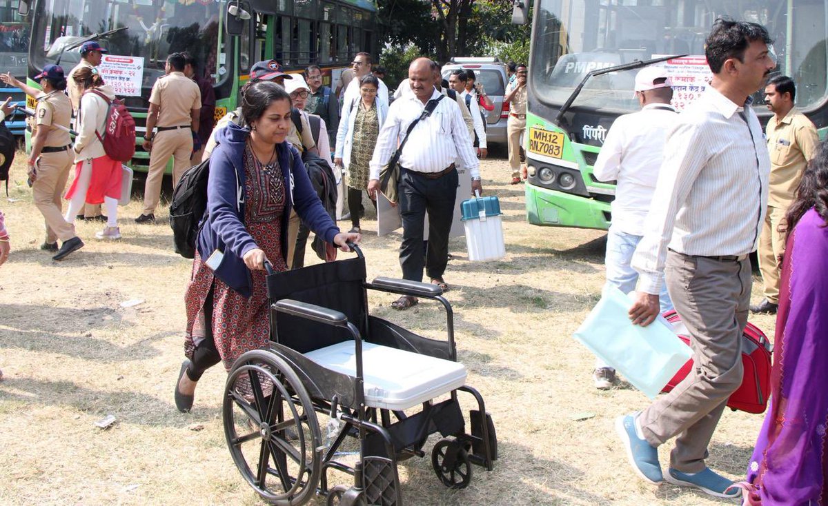 बुधवार, दि. २० नोव्हेंबर २०२४ रोजी होणाऱ्या मतदानासाठी पुणे जिल्हा प्रशासन सज्ज झाले असून आता मतदारांची वेळ आहे न चुकता आपले कर्तव्य पार पाडायची, मतदान करण्याची..
.
<a href="/CEO_Maharashtra/">ChiefElectoralOffice</a> <a href="/ECISVEEP/">Election Commission of India</a> <a href="/DEO_PUNE_/">DEO Pune</a>