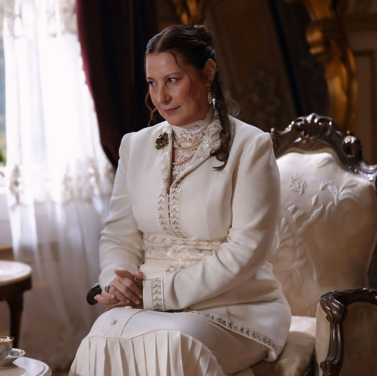 sevgili vahide perçin zamansız bir güzelliğe sahip olmayı nasıl başardın anlatsan ya biraz 🩷🪶

#vahideperçin • #şakirpaşaailesi