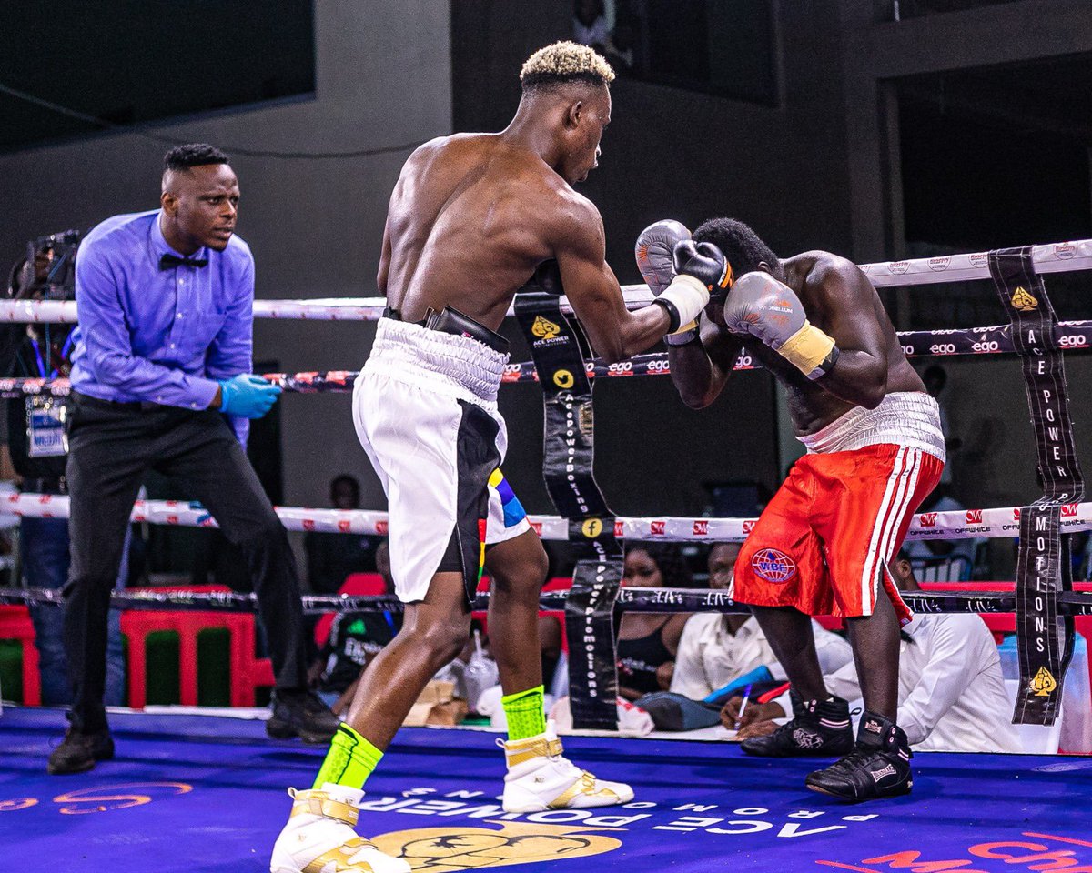 AcePowerBoxing's tweet image. @samuel_takyi95 improved his record from 4 wins and 4 KOs to 5 wins and 5 KOs when he stopped #emmanuelquattey in round 2 of their scheduled 8-round contest. The tormentor couldn’t torment. #boxing #ghanaboxing #africanboxing #street2champions #street2championsfightnight