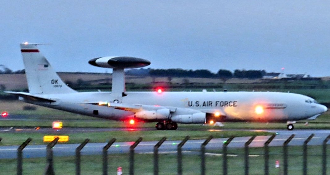 BloodyPolitics's tweet photo. Two USAF πΊπΈ Boeing Sentry E-3 AWACS for the price of one.
Parked on the south apron #NOVA02 78-0578 and on final approach #NOVA03 75-0556 both arrived at Prestwick from Chania.
Bonus π¨π¦ RCAF C130 Hercules. #avgeek #darkoclock https://t.co/BuEaccM9St