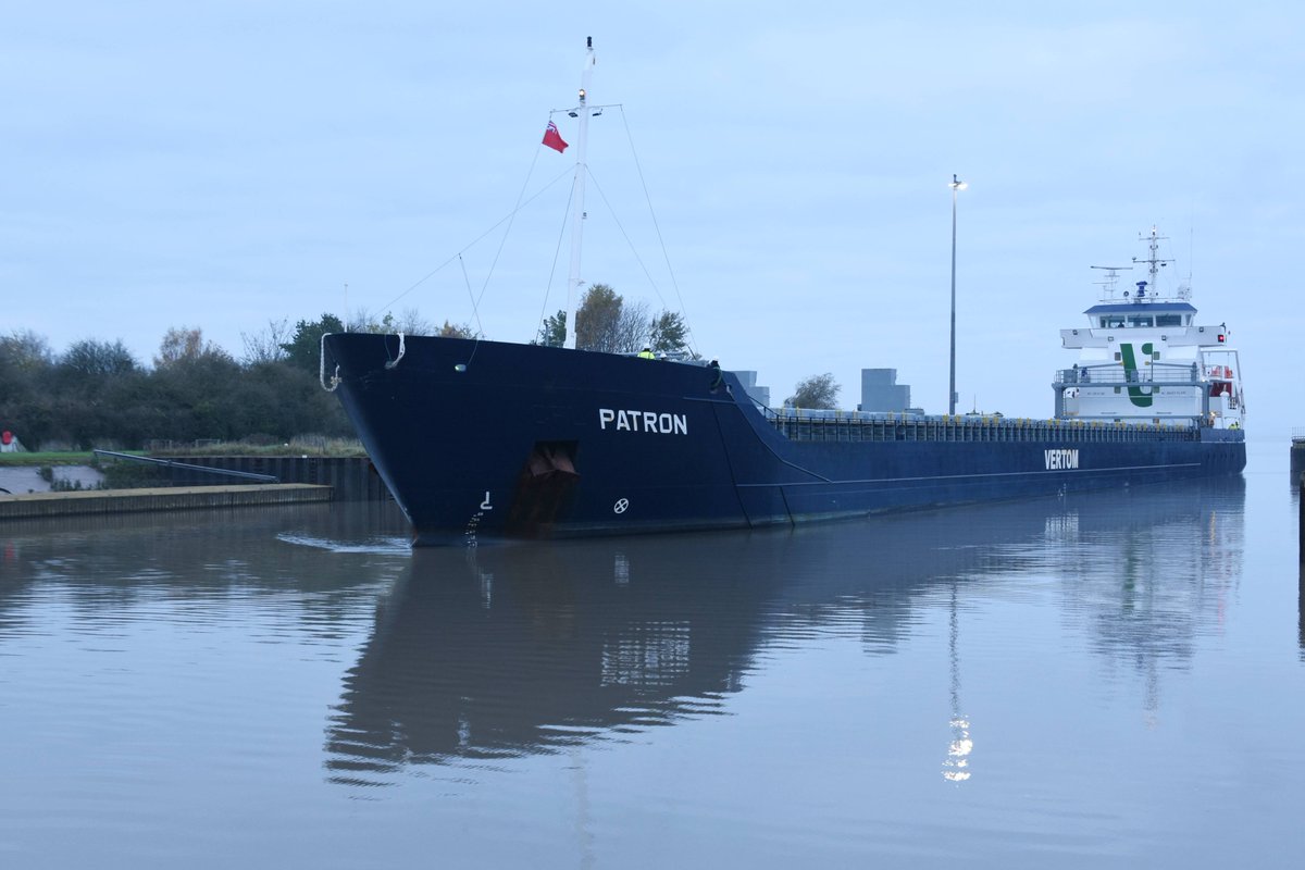 sharpnessmike's tweet image. 16th November PATRON arriving at Sharpness with a cargo of grain.
