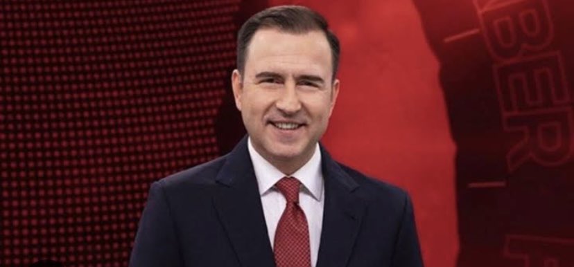 Selçuk Tepeli :  

Ne kadar film, dizi çekerseniz çekin o hikaye padişahın İngiliz gemisine binip kaçmasıyla bitiyor….