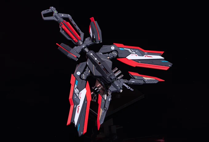 武装系統です タクティカルアームズは変更なく既存ディテールを細めに塗り分けました。 刀は鞘部分にエフェクトパーツを追加し 刀身はエフェクトと同じカラーで塗装しました。