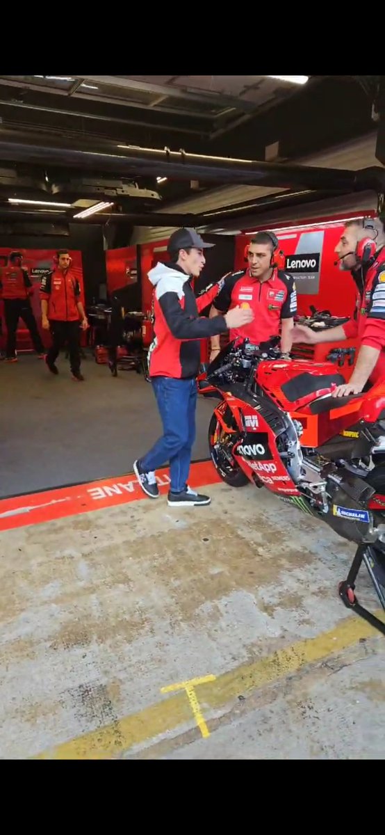 En place. #2025StartsNow #BarcelonaTest