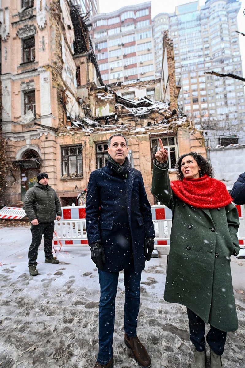 1,000 days of heroic resistance. 1,000 days of fighting for freedom in the face of Russian aggression. Ukrainians and Europeans respond to blind violence with unity and determination. Slava Ukraini!

#StandByUkraine