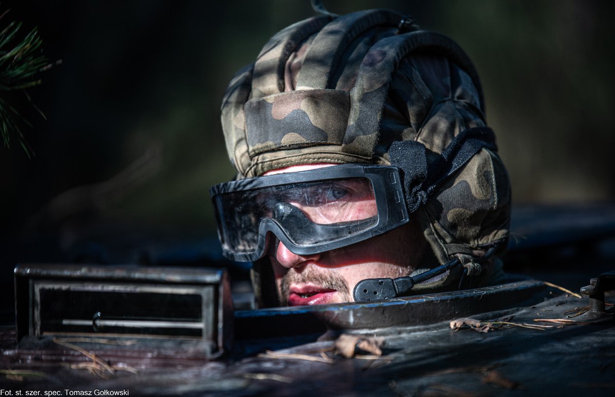 Na poligonie w Nowej Dębie trwa ćwiczenie certyfikujące kompanii 5 Batalionu Strzelców Podhalańskich. Jego celem jest sprawdzenie gotowości żołnierzy do wykonywania zadań bojowych w warunkach polowych, w tym koordynacji działań i reagowania na zmieniające się warunki taktyczne.