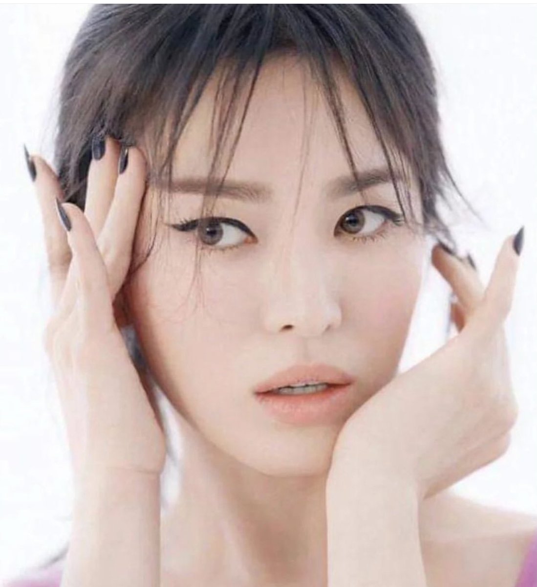 cubanmom_8997's tweet photo. Three days to the birthday of the Queen , the only and one Song Hye Kyo !!! ❤️❤️ https://t.co/FbeIUnqf6u