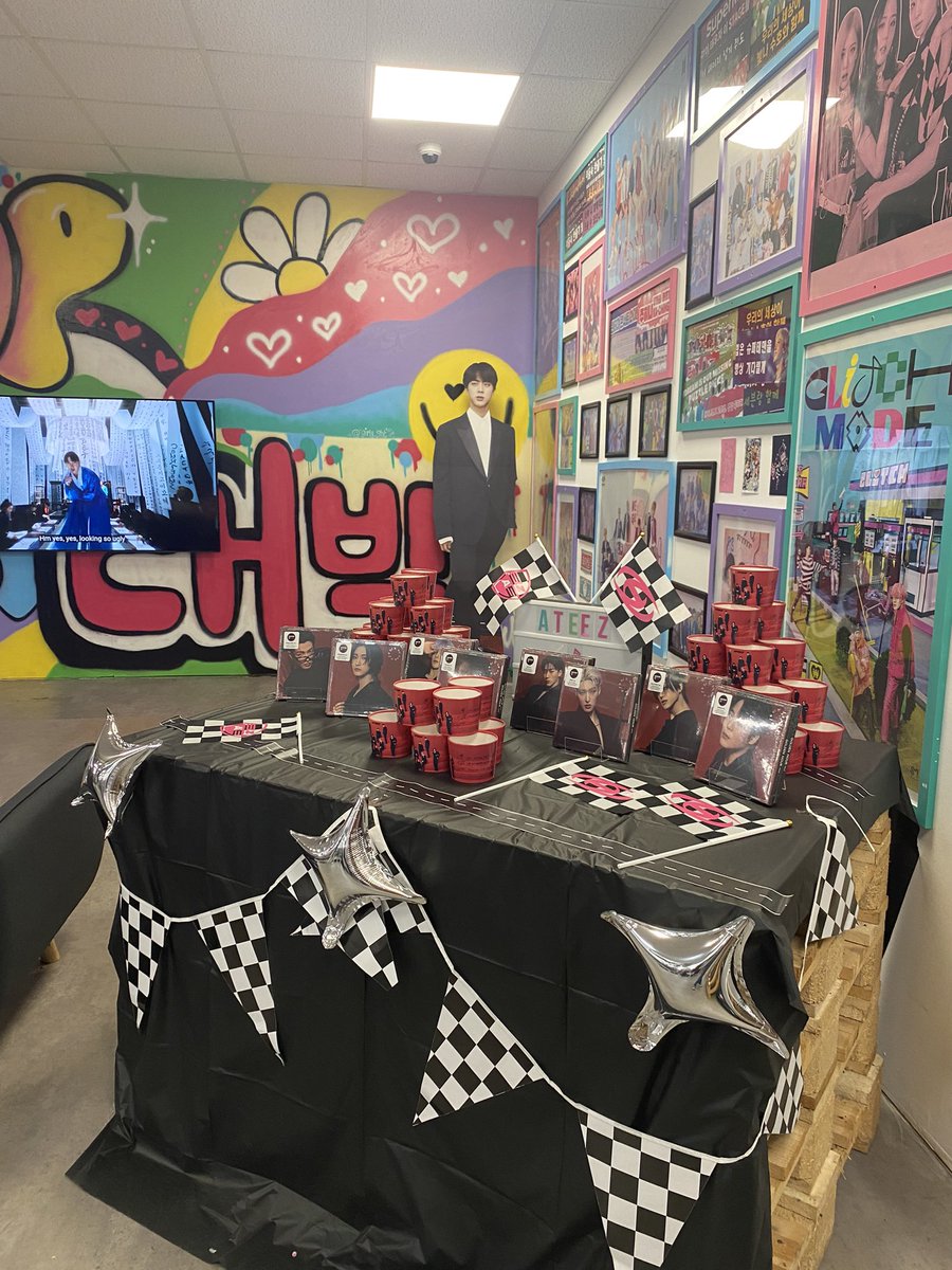 3RACHASDREAM's tweet image. ateez pop-up in birmingham, uk!!

@hello82EUROPE @hello82official 

#hello82 #82giveaway
#MyLocalHMV 🔥