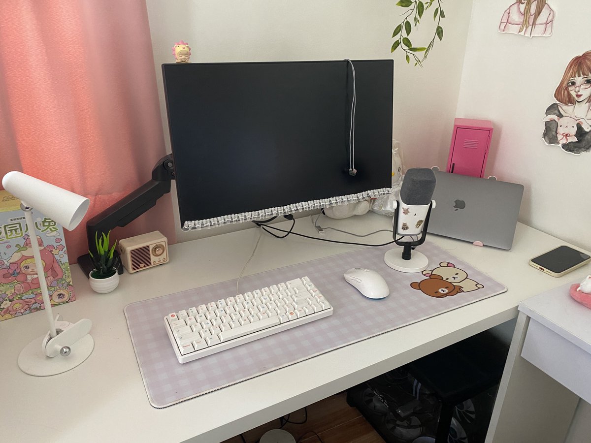 selling my other pc for 25k php take all including monitor

dm me for details, easily 500+ fps in val dms 🙏