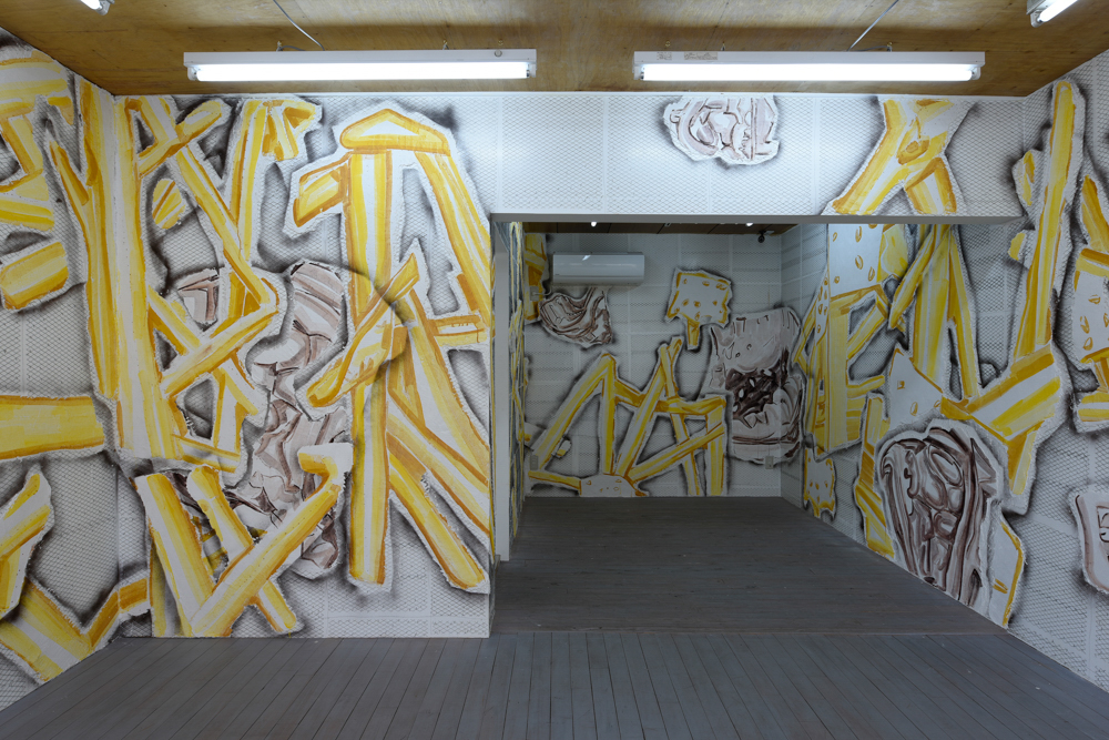 【MOTアニュアル2024｜作家紹介】
川田 知志
伝統的なフレスコ技法を軸とする壁画の制作／解体／移設を通じ、日本社会の基盤を支える構造とその変化を考察。本展では、戦後の日本社会を特徴づける都市部と郊外の風景を主題とした全長約50mの壁画を描きます。
mot-art-museum.jp/exhibitions/mo…