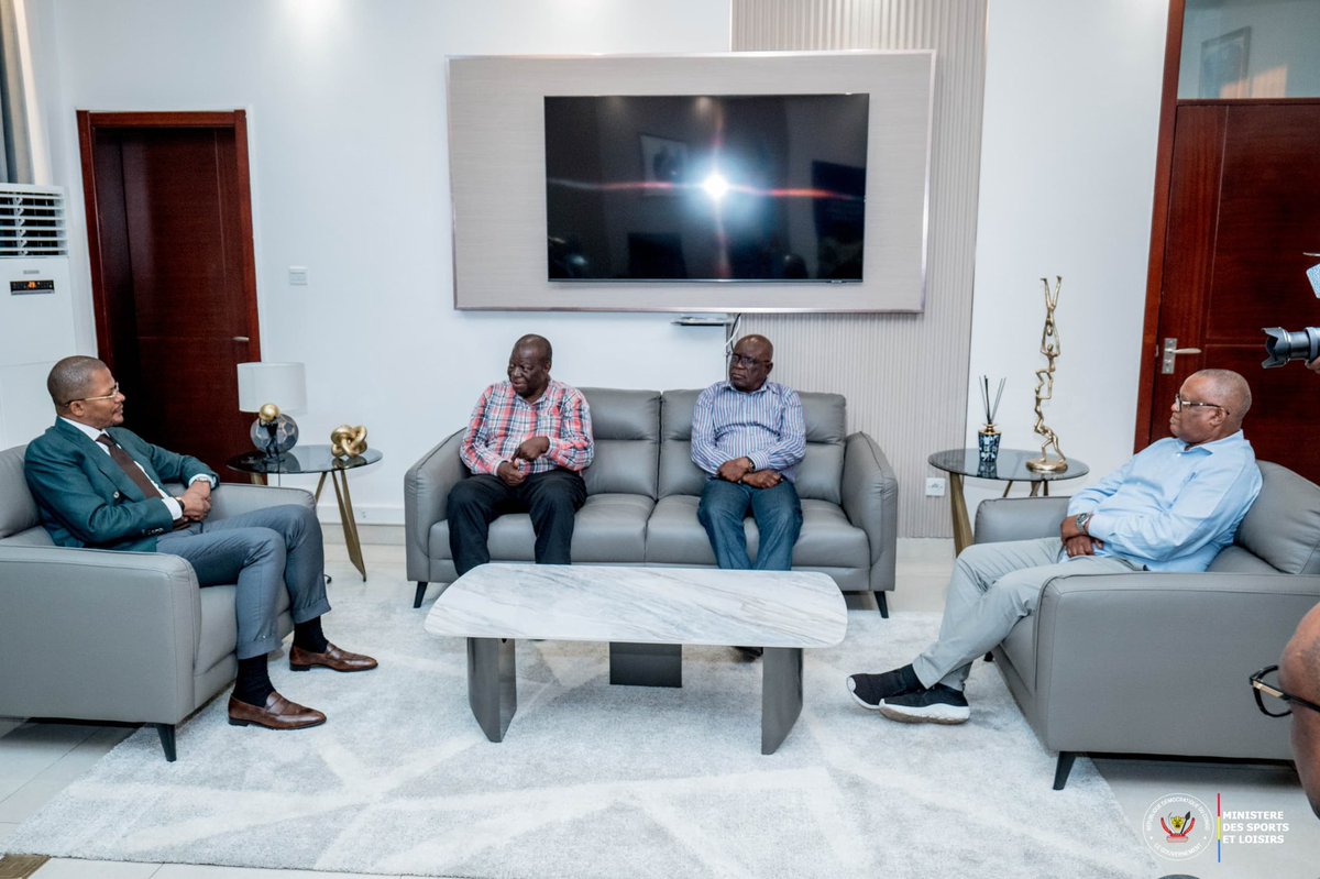 MinSport_Loisir's tweet photo. #SportsRDC LIGUE DES CHAMPIONNES | SUBVENTION DE L’ETAT | 

Le Ministre des sports et loisirs Me @DidierBudimbu a rassuré ce lundi 18 Novembre le TP Mazembe sur les subventions de l'état en sa faveur. https://t.co/FvjGkzTH4S