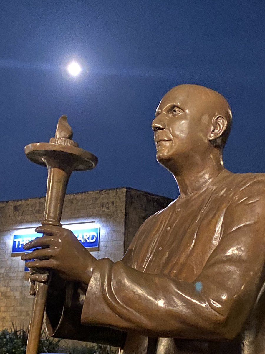 anecdotalDeb's tweet photo. Cardiff Bay on Friday, the Super Moon  shining brightly. #CardiffBay #WMC #SuperMoon https://t.co/KZOWdiVZpe
