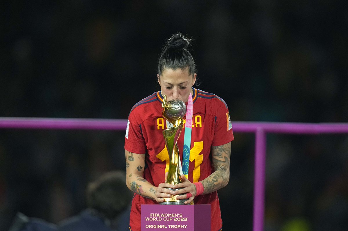 PP y VOX han vetado que el polideportivo municipal de Chamberí se llame Jenni Hermoso por su "falta de patriotismo". Es la máxima goleadora femenina de toda la historia con la selección española.