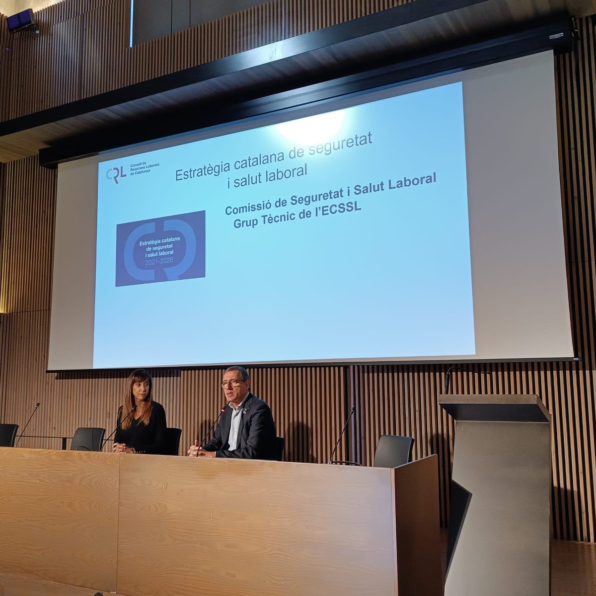 alafeinacaprisc's tweet photo. En Jiri Tvrdy, Cap de l' Àrea Tècnica de l' #ICSSL 
 ens fa un breu resum i comentari sobre les consultes que rep l'Institut en relació a la #CAE. Alguna de les consultes relatives a casos de treballadors autònoms i comunitat de propietaris.

#SSL #PRL https://t.co/z9OOJepBcj