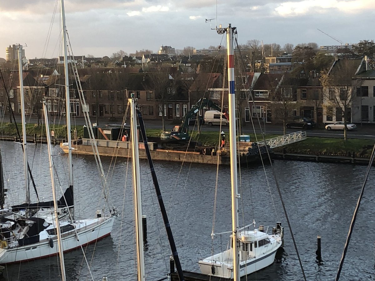 📸We zijn gespot in de Binnenhaven van Den Helder! 

Wat we hier gaan doen? Je leest het hier: deboerendegroot.nl/wat-hebben-wij…

#haven #onderhoud #denhelder #waterbouw #opdegrensvanlandenwater