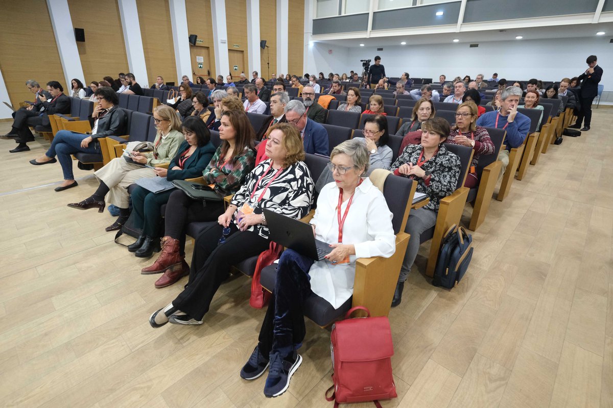 unisevilla's tweet photo. 🗣️ Comienza la segunda jornada de debate del proyecto de #EstatutoUS en el #ClaustroUS 

📺En directo: https://t.co/Rr7A58vMzq

[+] https://t.co/n8Rl9ZDqEN