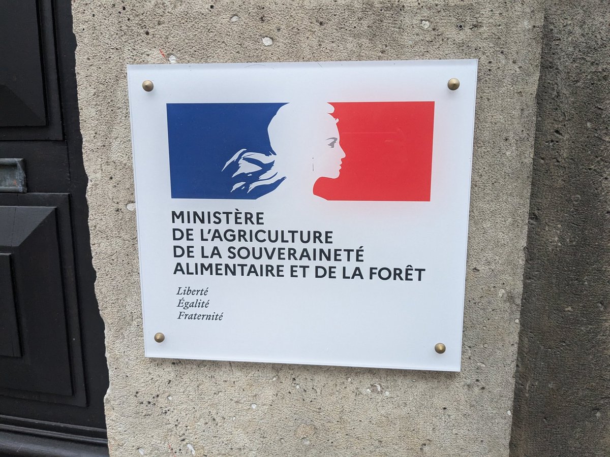 Au ministère pour les dix ans de l'inscription du #biocontrôle dans le code rural.