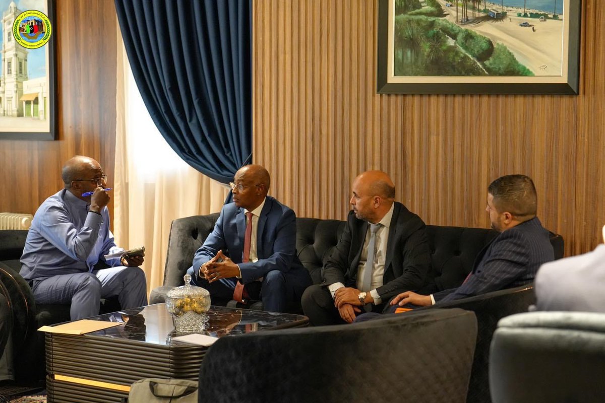 PSCTLY's tweet photo. شركة الخدمات العامة - طرابلس

استقبل رئيس وأعضاء مجلس إدارة الشركة بمقر الشركة وزير اللامركزية لدولة جيبوتي السيد " قاسم هارون ". https://t.co/9wqaXQY83u
