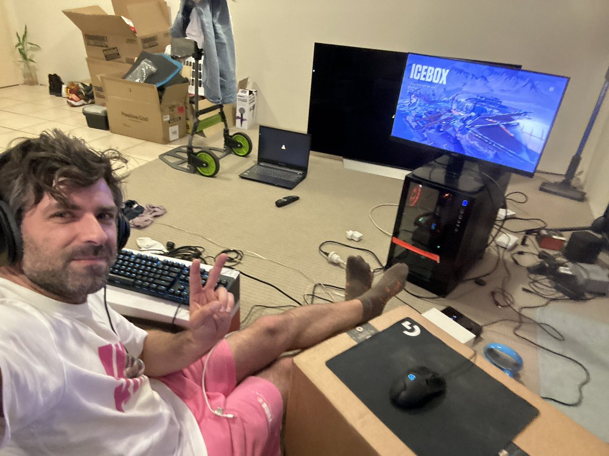 Val + phone tether + floor = streamable content? #twitch #streamer #VALORANT #arcane