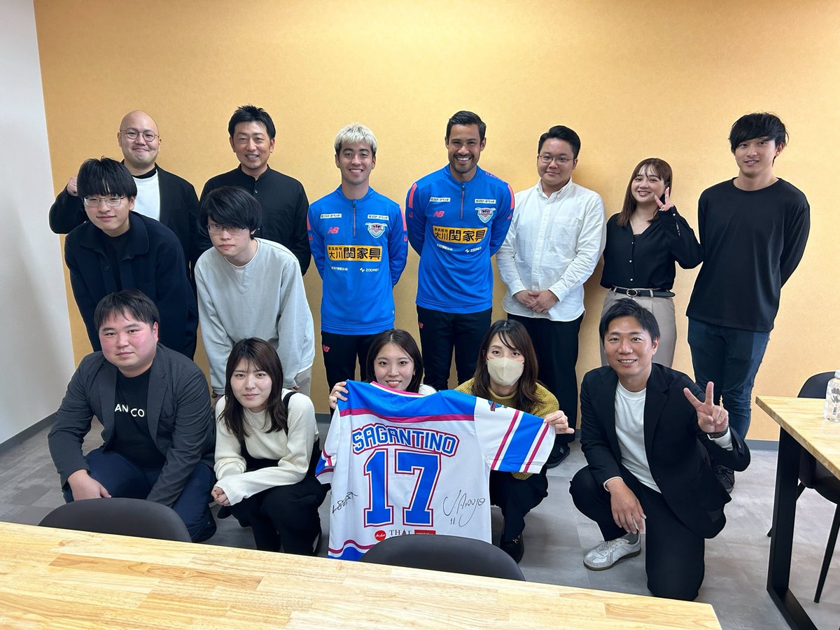 saganofficial17's tweet photo. ———🤝🏻2024スポンサー訪問🤝🏻———

2024シーズンご支援いただいたスポンサーの方々へ感謝の気持ちを伝えにお伺いしてきました🗣️✨

本日訪問させていただきましたスポンサーの皆様、ありがとうございました☺️

残り2試合、共に戦いましょう🔥

#三井住友海上火災保険佐賀支店 様
#ANDCO 様
#目達原整形外科 様

#サガン鳥栖
#sagantosu
#進