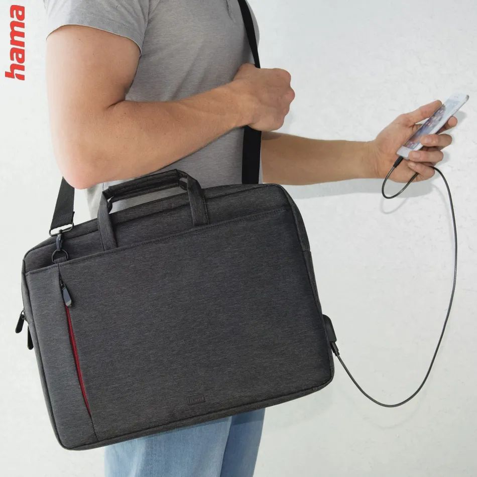 hamaeshop's tweet image. 👉 hamaeshop.sk/hama-taska-na-… 
💼✨ Hama taška na notebook Manchester: Štýlová ochrana s integrovaným USB káblom. Polstrovaný priečinok a nastaviteľný popruh pre pohodlie. #Hama #NotebookBag #TechAccessories