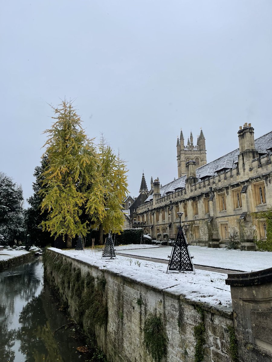 Davidmurden's tweet photo. Light dusting very wet snow in Oxford @TWOweather @GavinPartridge https://t.co/2Ag4p2oGlZ