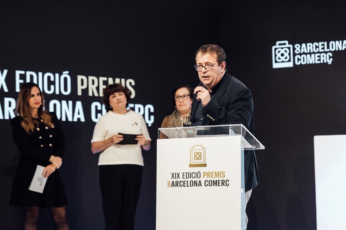 eixosbcn's tweet image. 👉 Per transmetre els valors i la cultura del seu ofici, fomentant el respecte pel producte, les tradicions i el patrimoni local.

👉 Pel compromís excepcional i continuat per buscar un canvi positiu en la societat a través de l’alimentació.

Enhorabona!