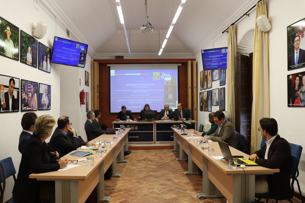 La sede <a href="/olavidecarmona/">Olavide en Carmona</a> acoge hoy la celebración del seminario de investigación "La potestad reglamentaria en los sectores regulados, administraciones independientes y reglamentación técnica", en el que participan más de un centenar de especialistas en presencial y online.