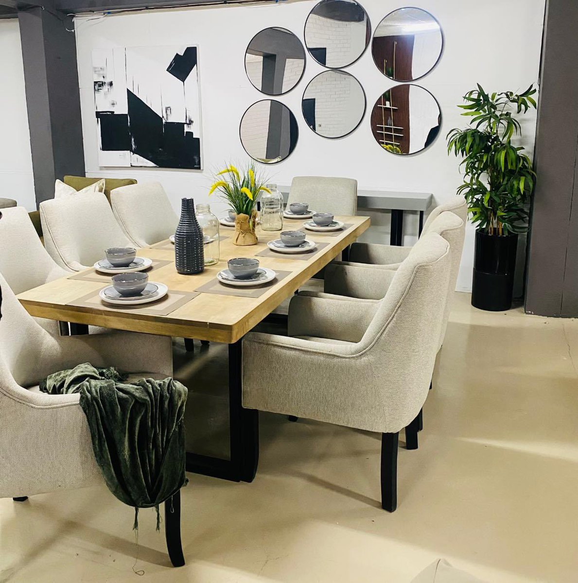 Stylecabinzw's tweet photo. It’s easy to spend that bonus money on useless things, Be wise and order something tangible 

take advantage of our BLACK FRIDAY SALE from 22-30 November 2024

8 seater was $1850 now $1650
6 seater was $1450 now $1190
4 seater was $1250 now $850

Hurry and order yours today https://t.co/HawWjQJBmb
