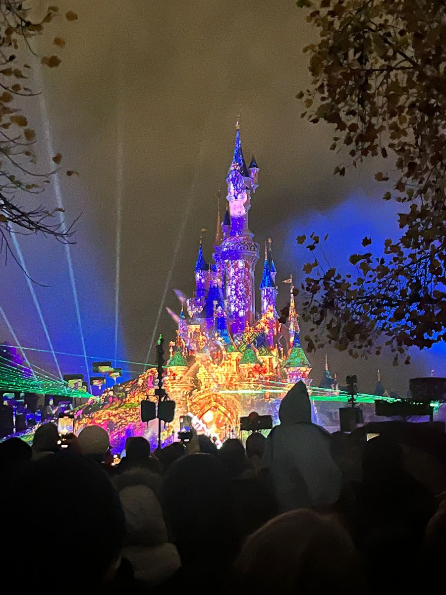 strichardgwynba's tweet image. Day 1 done at Disney 💪We’ve had face painting, fireworks, Tower of Terror and lots of Disney shaped snacks. A little rain hasn’t put us off! Day 2 is much the same - a little quieter at breakfast though. We suspect the student might be becoming worn out! More pics to follow...