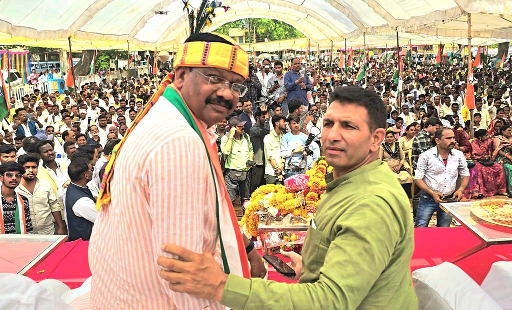 म.प्र कांग्रेस कमेटी के लोकप्रिय एवं ऊर्जावान प्रदेश अध्यक्ष,मध्यप्रदेश सरकार के पूर्व कैबिनेट मंत्री आदरणीय श्री जीतू पटवारी जी <a href="/jitupatwari/">Jitendra (Jitu) Patwari</a> को जन्मदिन की हार्दिक शुभकामनाएं।।🎂❤️🙏🏻
माँ नर्मदा जी से आपकी दीर्घ आयु व उत्तम स्वास्थ्य की कामना करते हैं॥🙏🏻