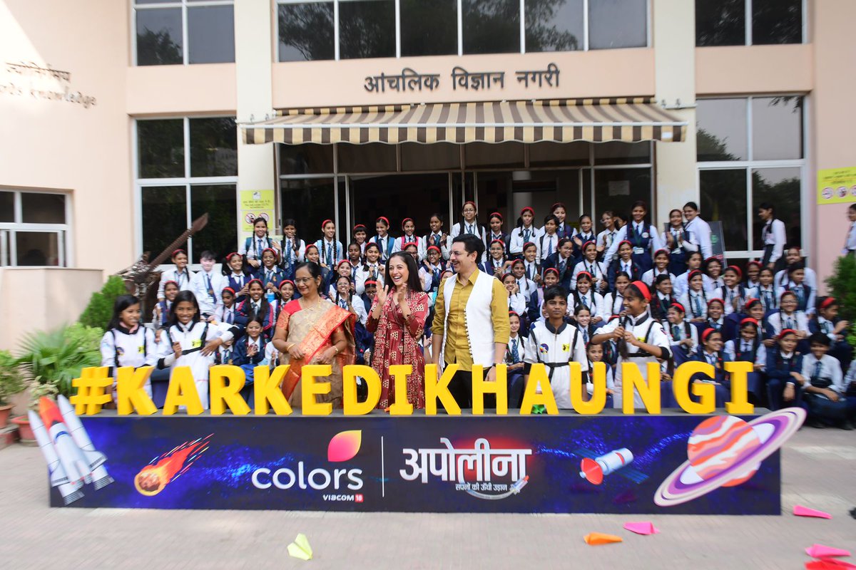 HungamaStudioYT's tweet image. Sapno ko mil rahi hai nayi disha aur pehchaan, Lucknow ki ladkiyan bharengi Apollena ke sang nayi udaan

Apollena airing from 3rd December everyday at 6:00 PM only on COLORS.

#TellyHungama #Apollena #AditiSharma #SandeepBaswana #COLORSTV #HungamaStudio