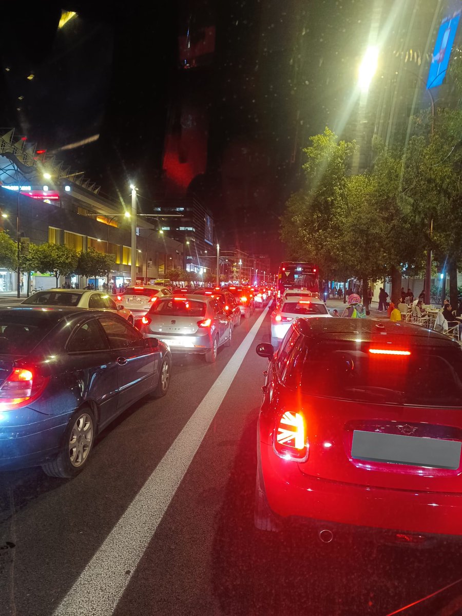 🤣🤣🤣🤣🤣🤣🤣🤣
La nueva glorieta de Nervión vista desde Luís de Morales. 

El carril bus también está mu bien. 
To está mu bien. 
Tan bien que están buscando a quien quiera que haya hecho el proyecto de esta mierda para darle su premio.

Vaya mierda Tussam lo que tardan!
